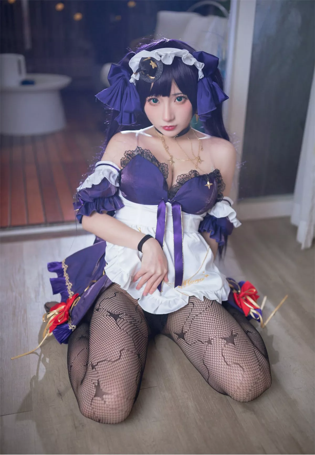 网络美女是三不是世w原神莫娜女仆主题性感低胸女仆装配黑丝网袜诱惑写真55P