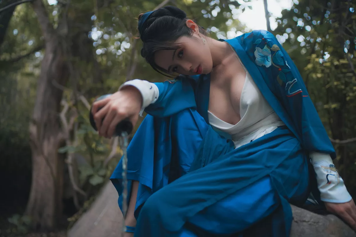 网络美女钛合金TiTi侠客主题户外丛林脱古装服饰薄纱裹身秀豪乳惹火诱惑写真50P
