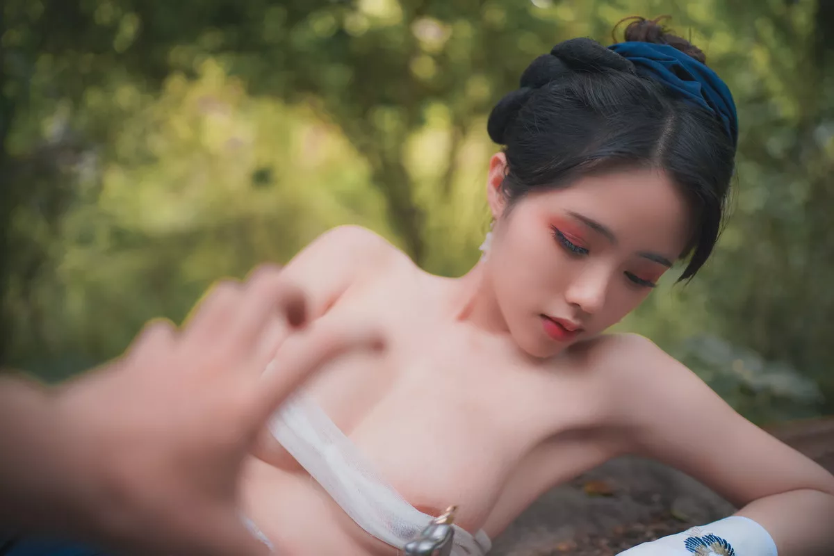网络美女钛合金TiTi侠客主题户外丛林脱古装服饰薄纱裹身秀豪乳惹火诱惑写真50P