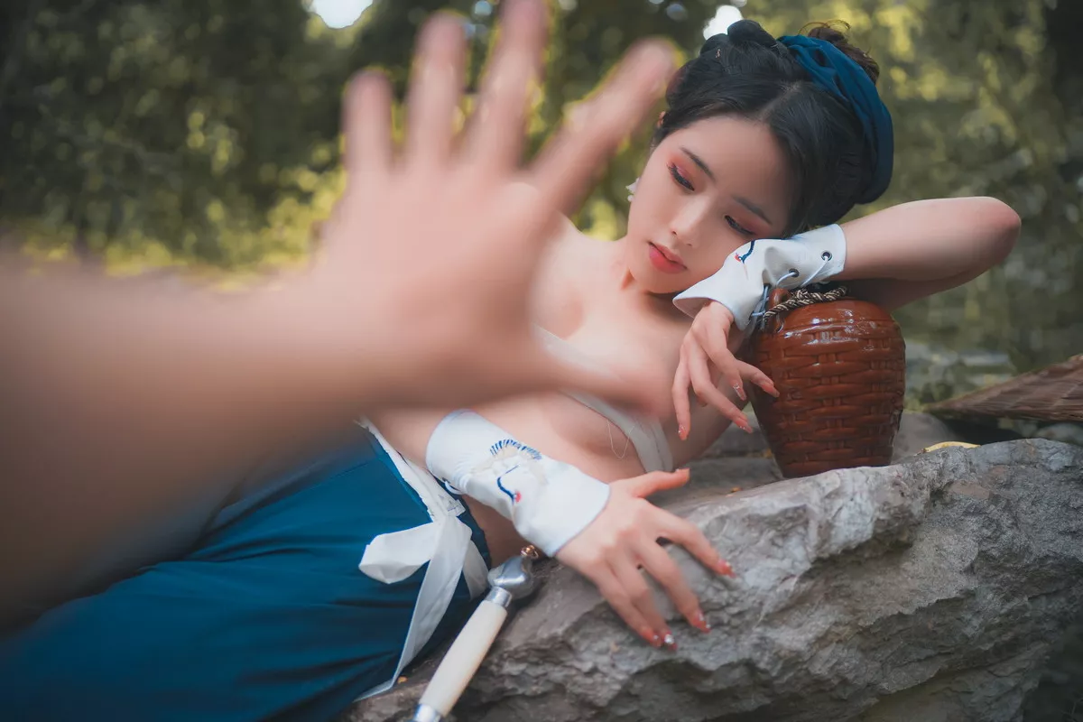 网络美女钛合金TiTi侠客主题户外丛林脱古装服饰薄纱裹身秀豪乳惹火诱惑写真50P