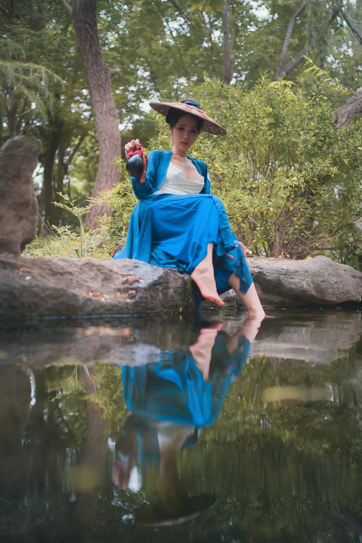 网络美女钛合金TiTi侠客主题户外丛林脱古装服饰薄纱裹身秀豪乳惹火诱惑写真50P