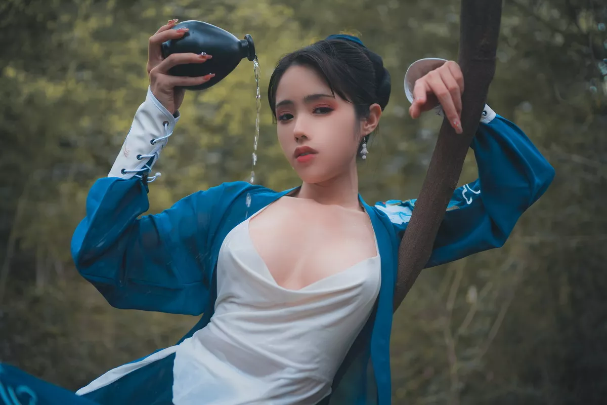 网络美女钛合金TiTi侠客主题户外丛林脱古装服饰薄纱裹身秀豪乳惹火诱惑写真50P