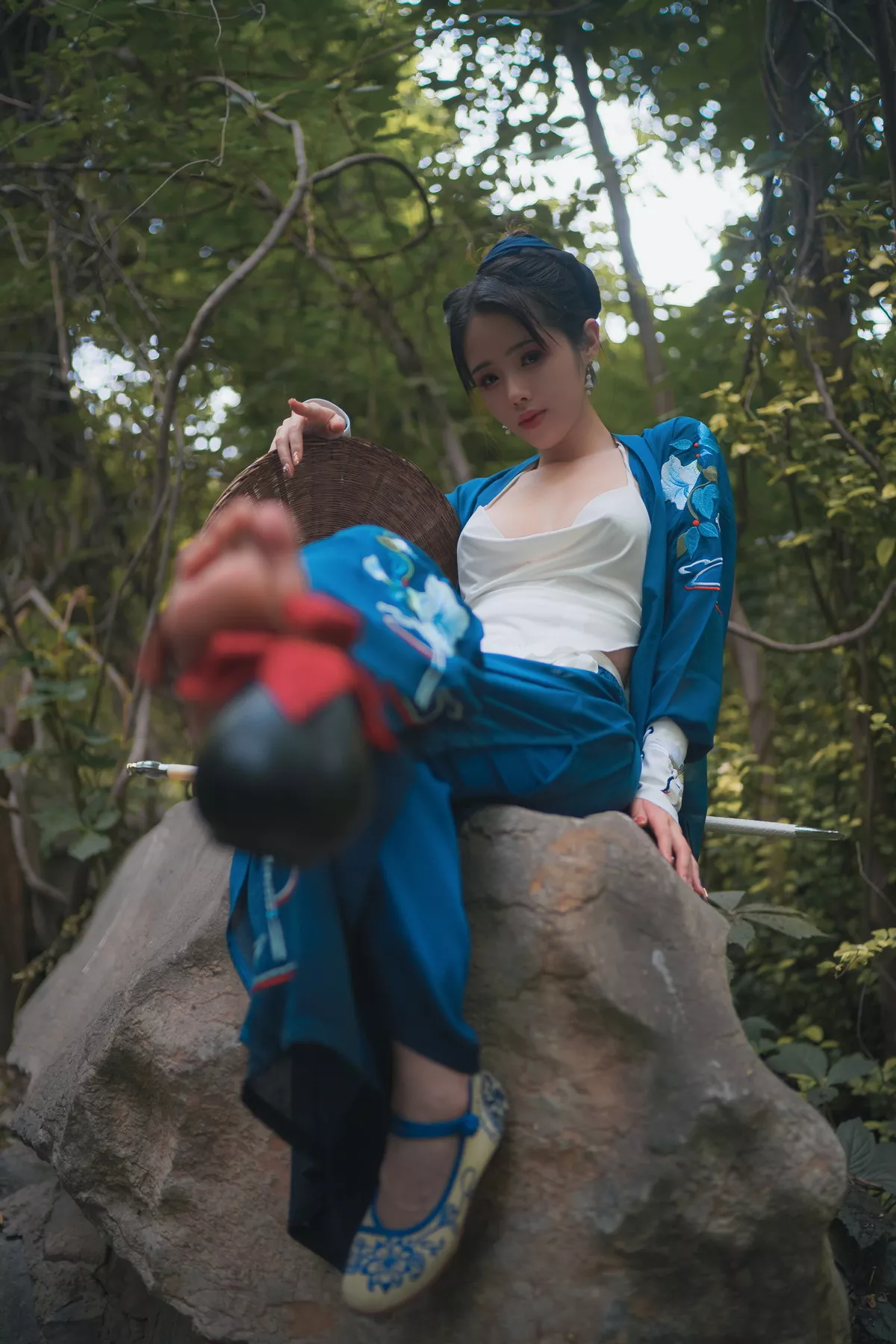网络美女钛合金TiTi侠客主题户外丛林脱古装服饰薄纱裹身秀豪乳惹火诱惑写真50P