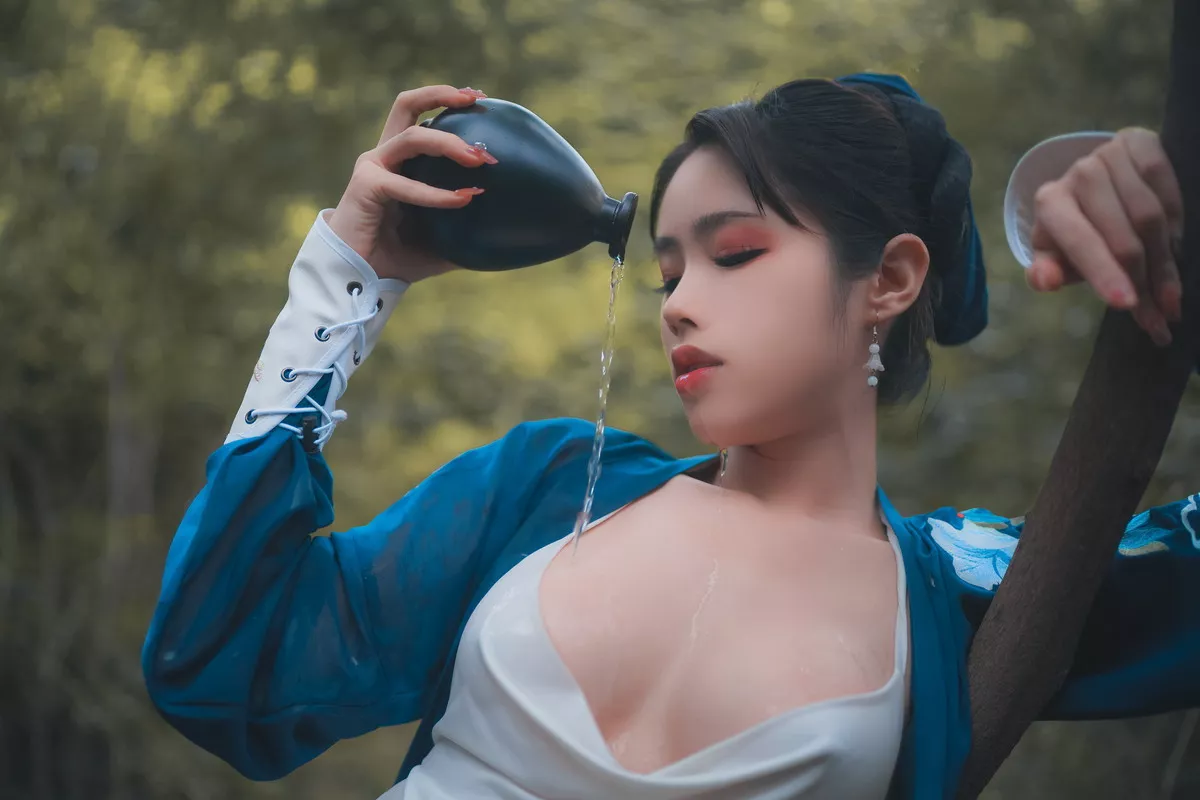 网络美女钛合金TiTi侠客主题户外丛林脱古装服饰薄纱裹身秀豪乳惹火诱惑写真50P