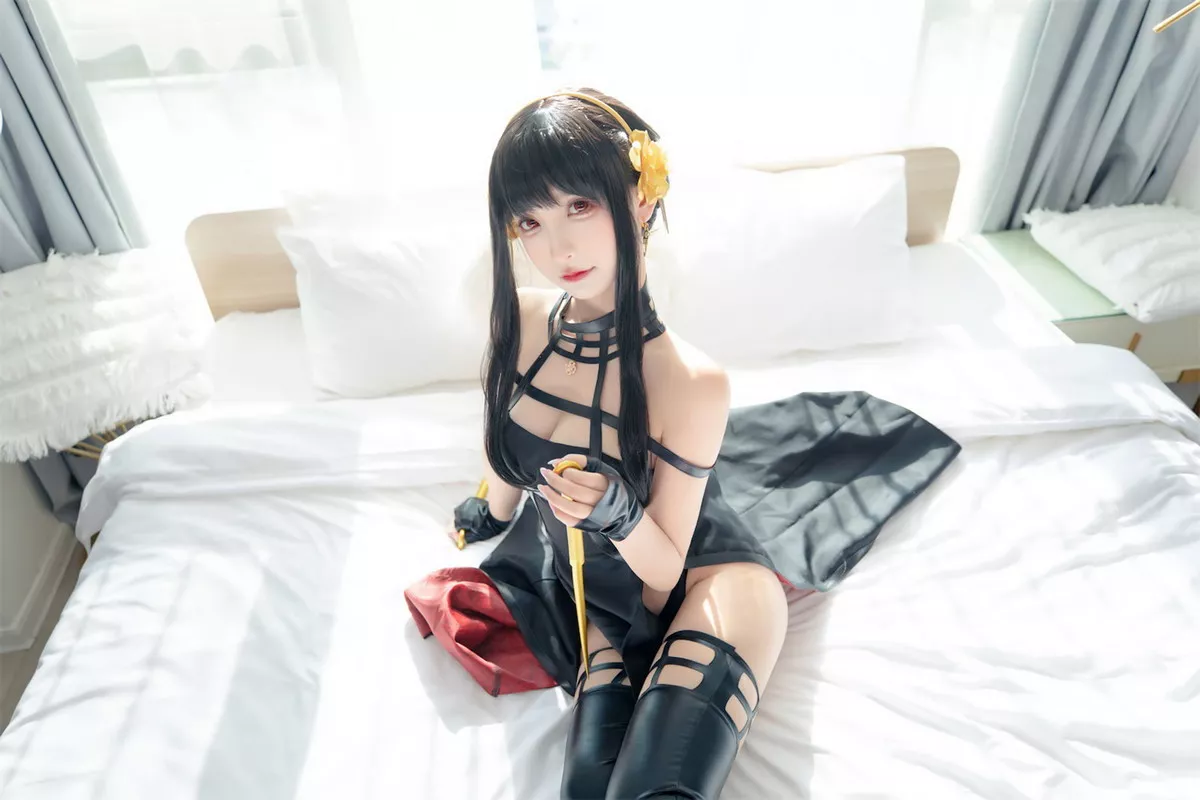 萝莉美女神楽板真冬约尔太太主题性感黑色吊裙配皮质腿袜秀翘臀美腿诱惑写真75P