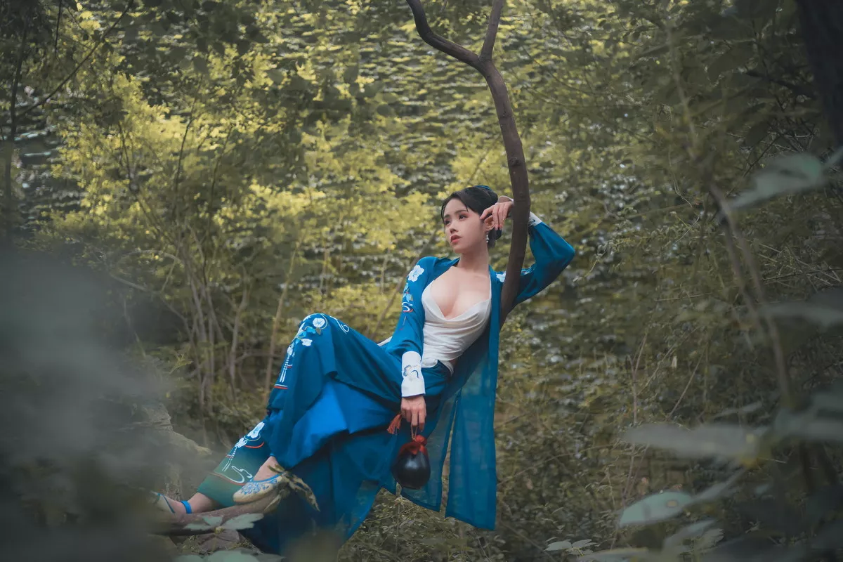 网络美女钛合金TiTi侠客主题户外丛林脱古装服饰薄纱裹身秀豪乳惹火诱惑写真50P