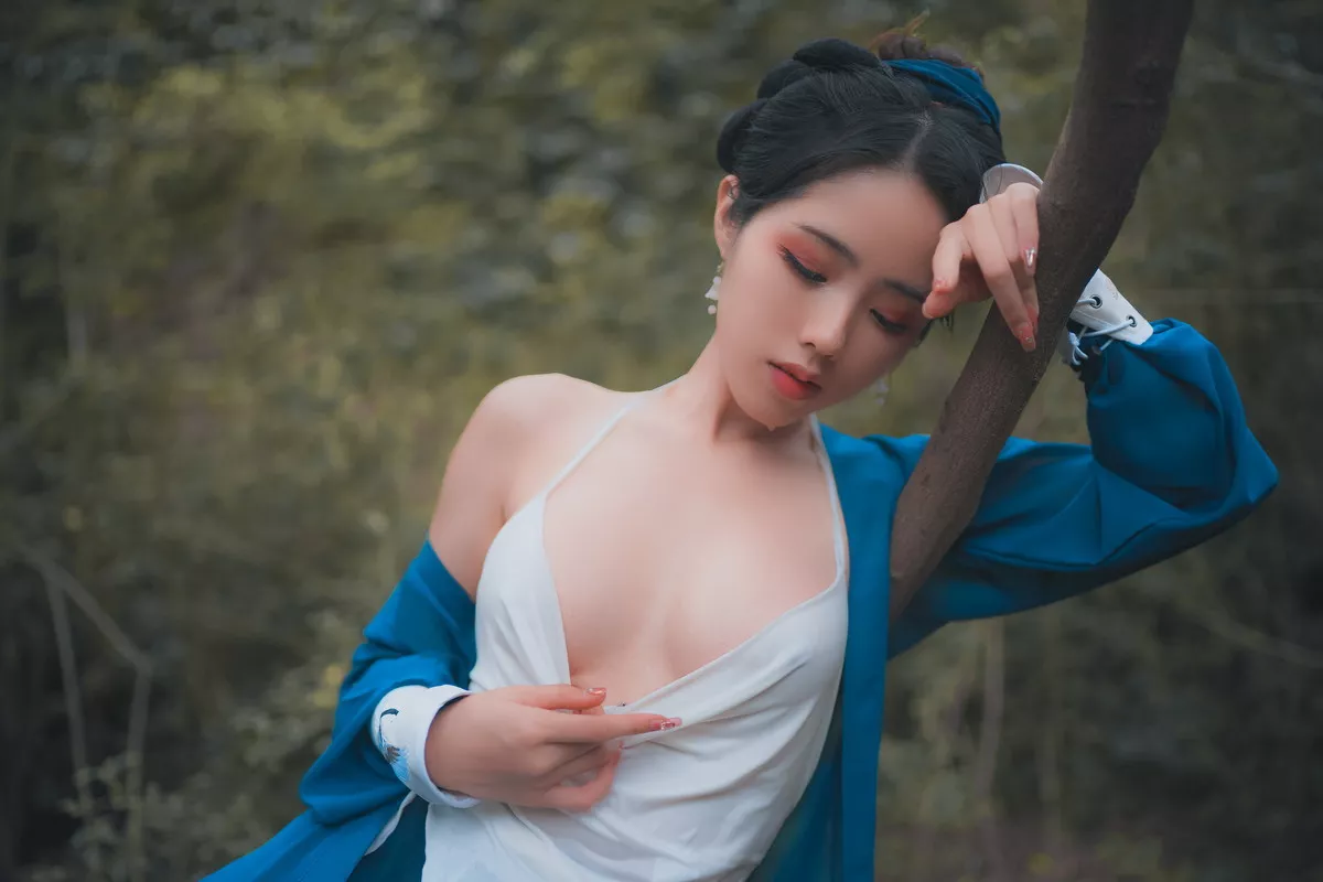 网络美女钛合金TiTi侠客主题户外丛林脱古装服饰薄纱裹身秀豪乳惹火诱惑写真50P