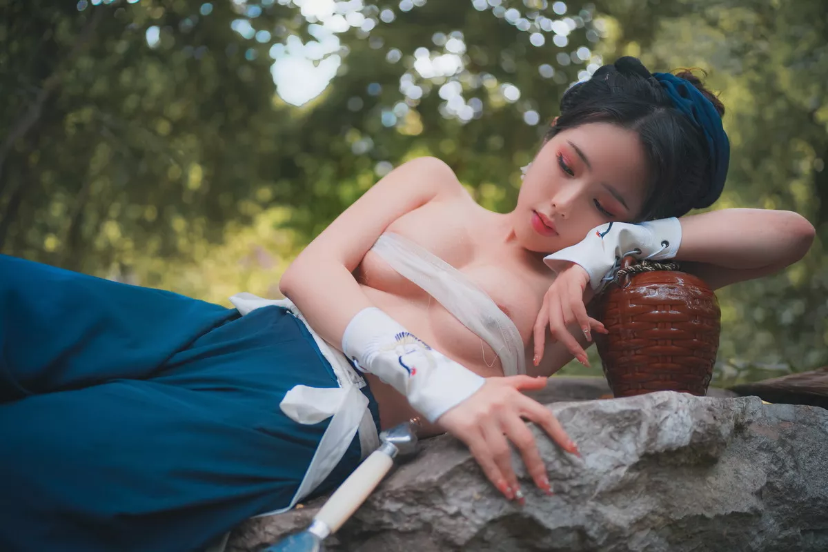 网络美女钛合金TiTi侠客主题户外丛林脱古装服饰薄纱裹身秀豪乳惹火诱惑写真50P