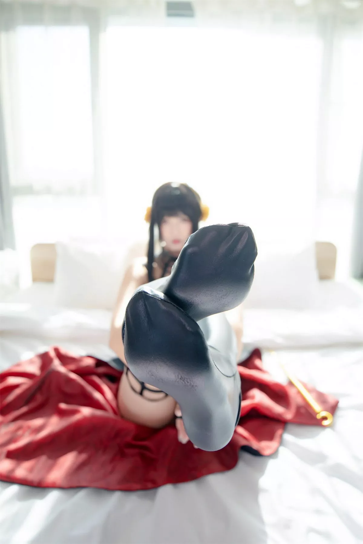 萝莉美女神楽板真冬约尔太太主题性感黑色吊裙配皮质腿袜秀翘臀美腿诱惑写真75P