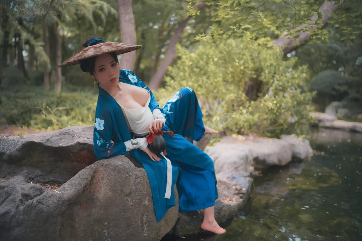 网络美女钛合金TiTi侠客主题户外丛林脱古装服饰薄纱裹身秀豪乳惹火诱惑写真50P