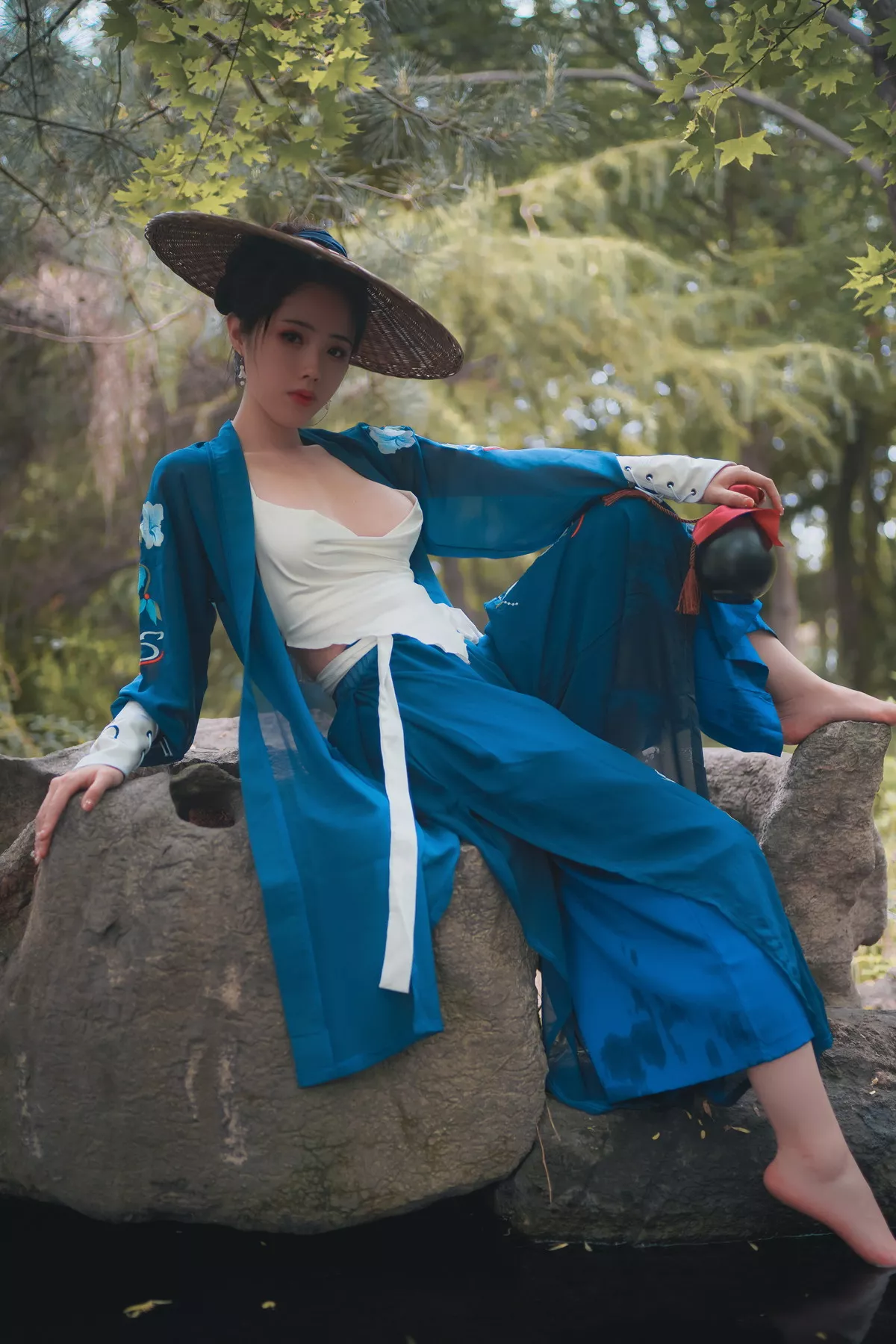 网络美女钛合金TiTi侠客主题户外丛林脱古装服饰薄纱裹身秀豪乳惹火诱惑写真50P