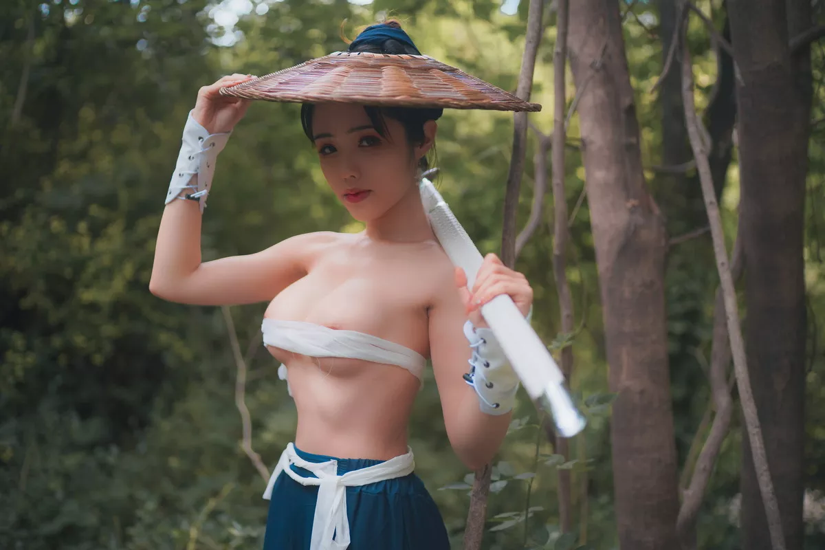 网络美女钛合金TiTi侠客主题户外丛林脱古装服饰薄纱裹身秀豪乳惹火诱惑写真50P