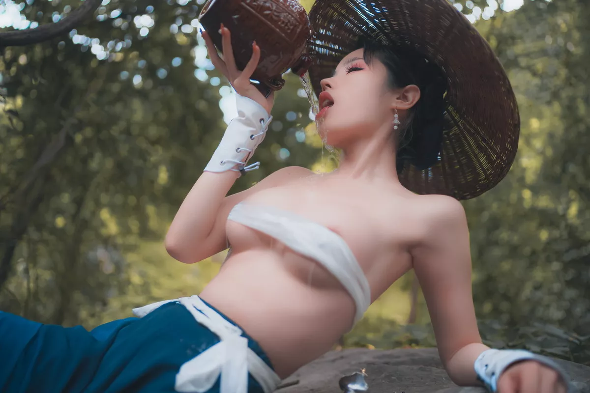 网络美女钛合金TiTi侠客主题户外丛林脱古装服饰薄纱裹身秀豪乳惹火诱惑写真50P