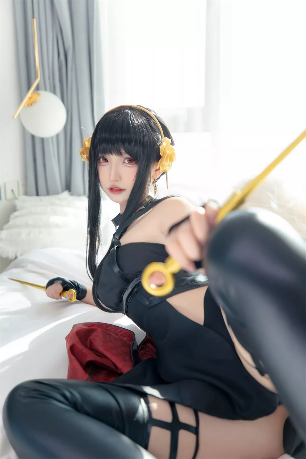 萝莉美女神楽板真冬约尔太太主题性感黑色吊裙配皮质腿袜秀翘臀美腿诱惑写真75P