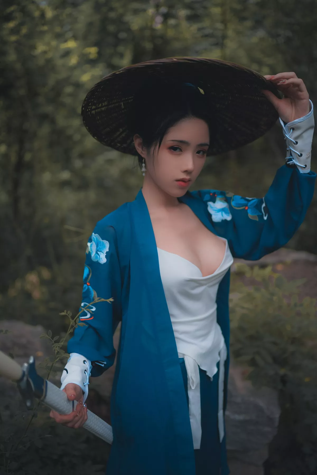 网络美女钛合金TiTi侠客主题户外丛林脱古装服饰薄纱裹身秀豪乳惹火诱惑写真50P