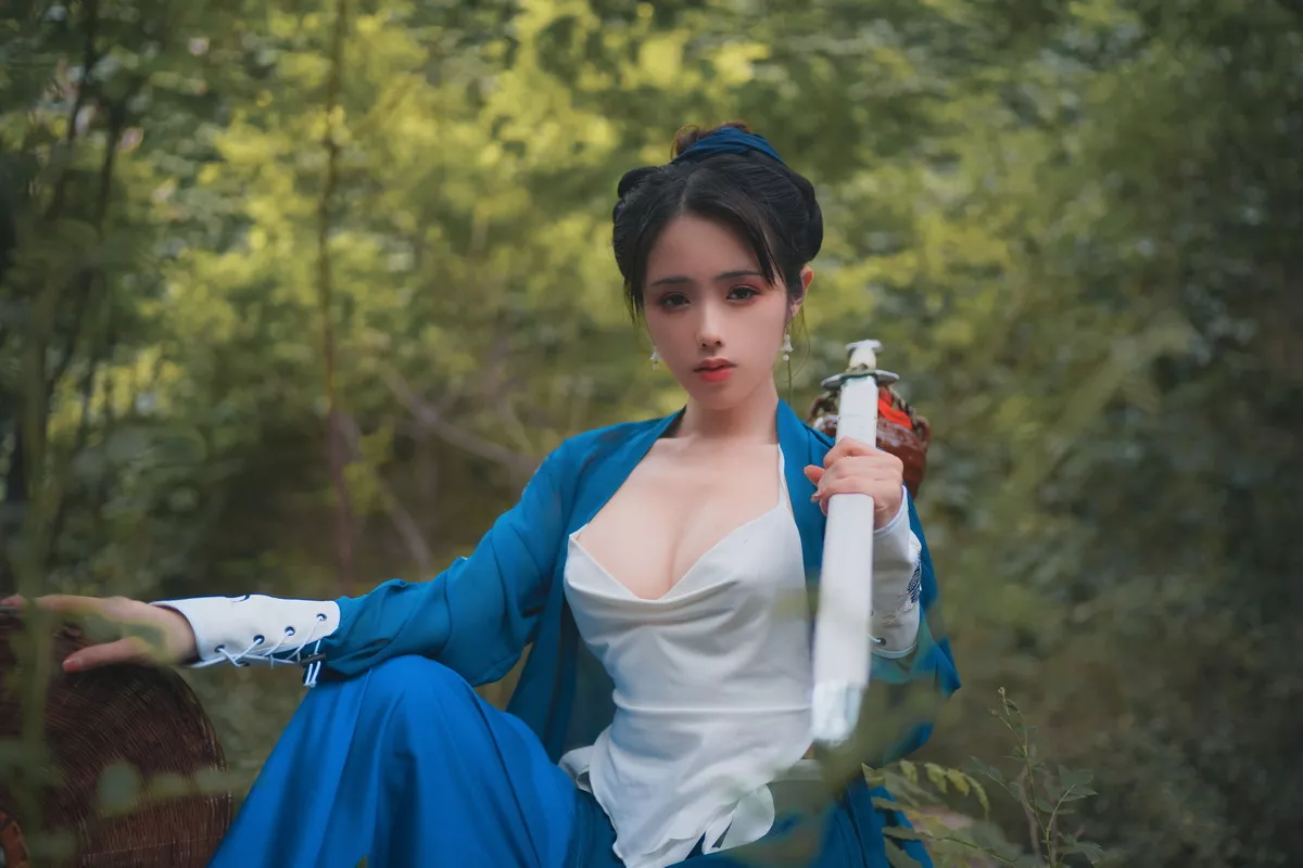 网络美女钛合金TiTi侠客主题户外丛林脱古装服饰薄纱裹身秀豪乳惹火诱惑写真50P