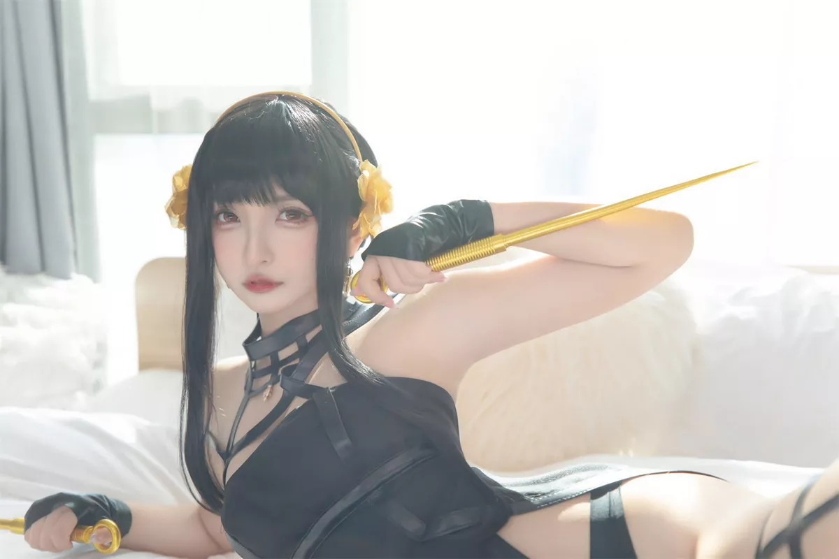 萝莉美女神楽板真冬约尔太太主题性感黑色吊裙配皮质腿袜秀翘臀美腿诱惑写真75P