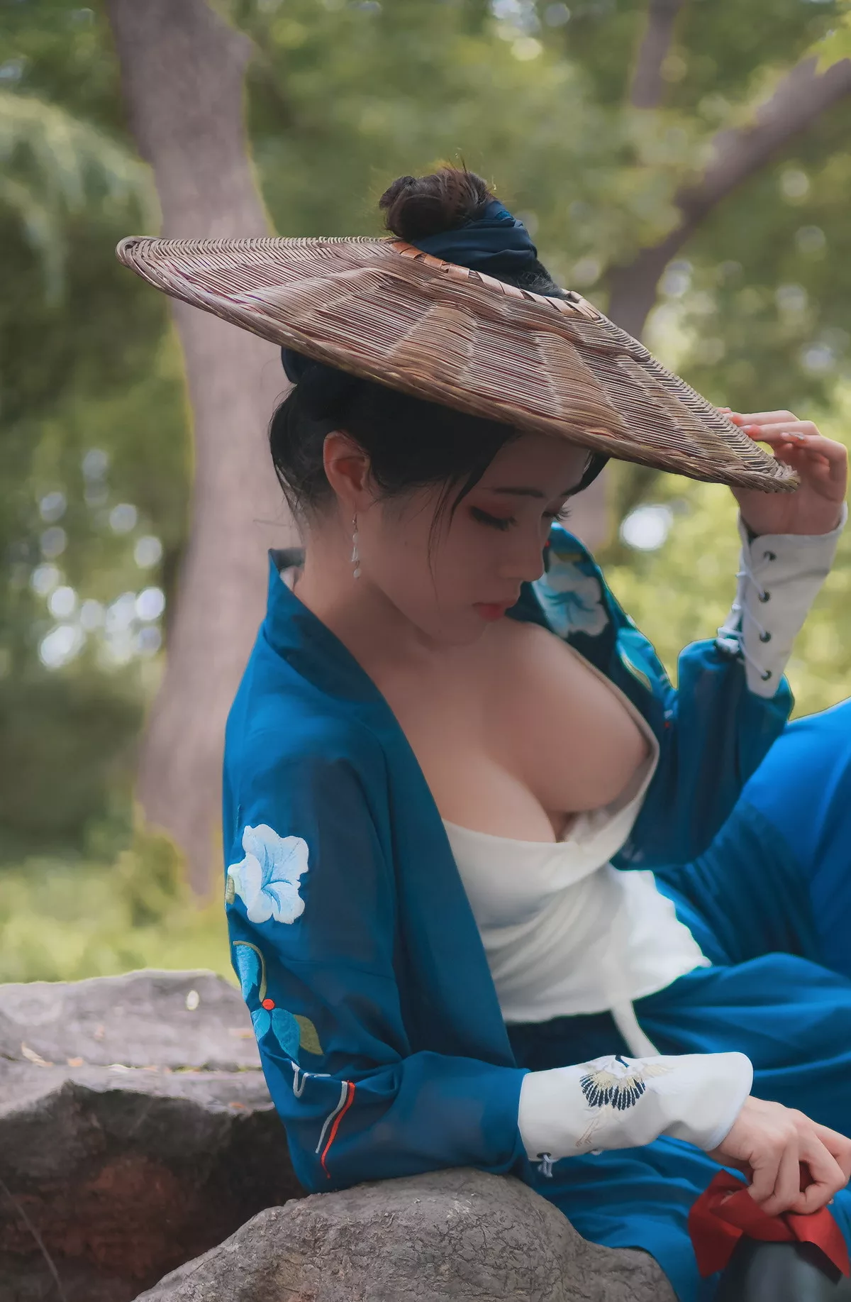 网络美女钛合金TiTi侠客主题户外丛林脱古装服饰薄纱裹身秀豪乳惹火诱惑写真50P