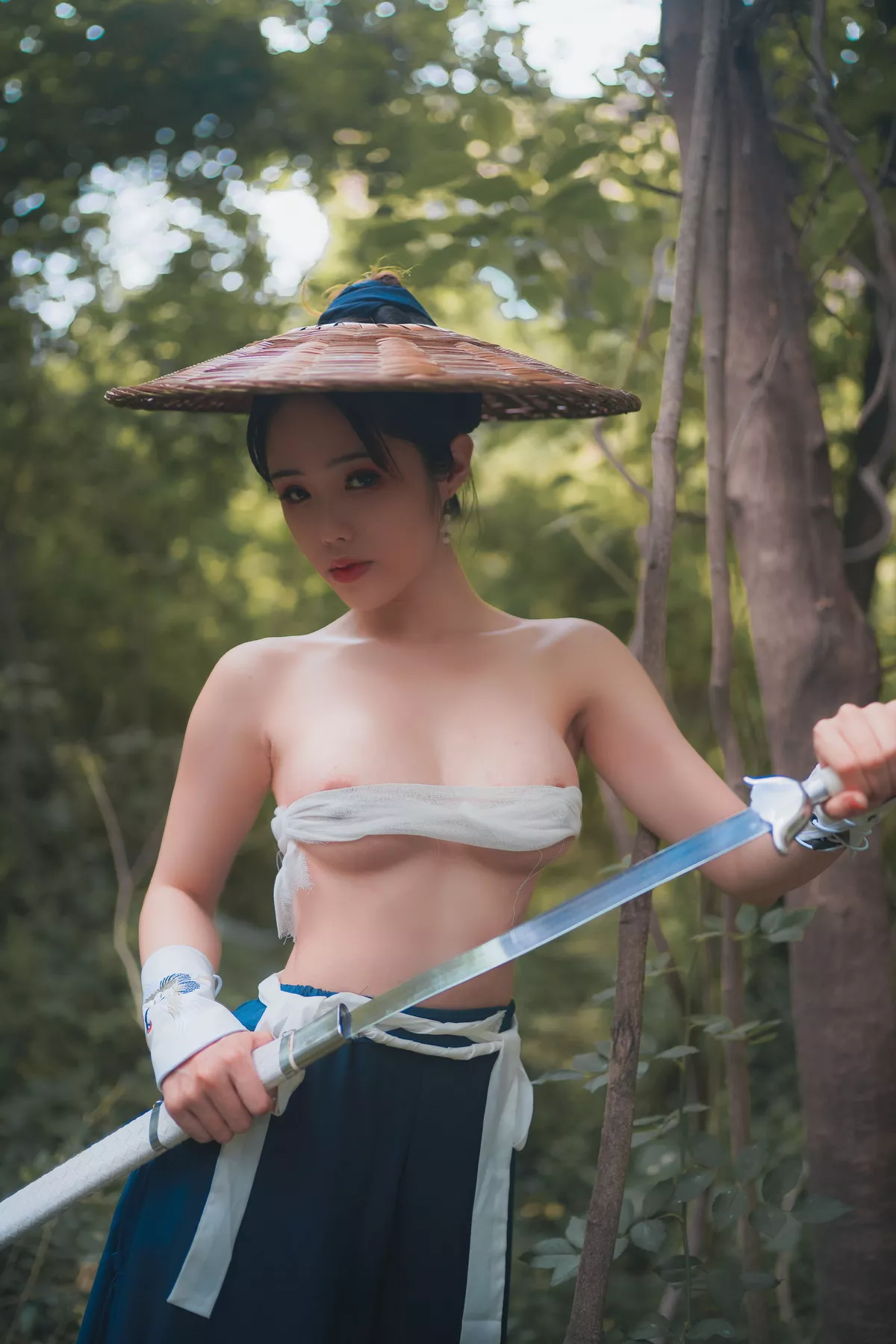 网络美女钛合金TiTi侠客主题户外丛林脱古装服饰薄纱裹身秀豪乳惹火诱惑写真50P