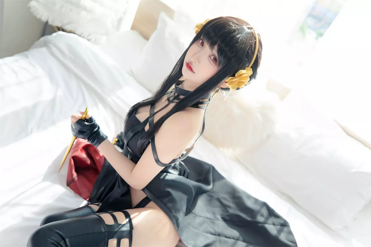 萝莉美女神楽板真冬约尔太太主题性感黑色吊裙配皮质腿袜秀翘臀美腿诱惑写真75P