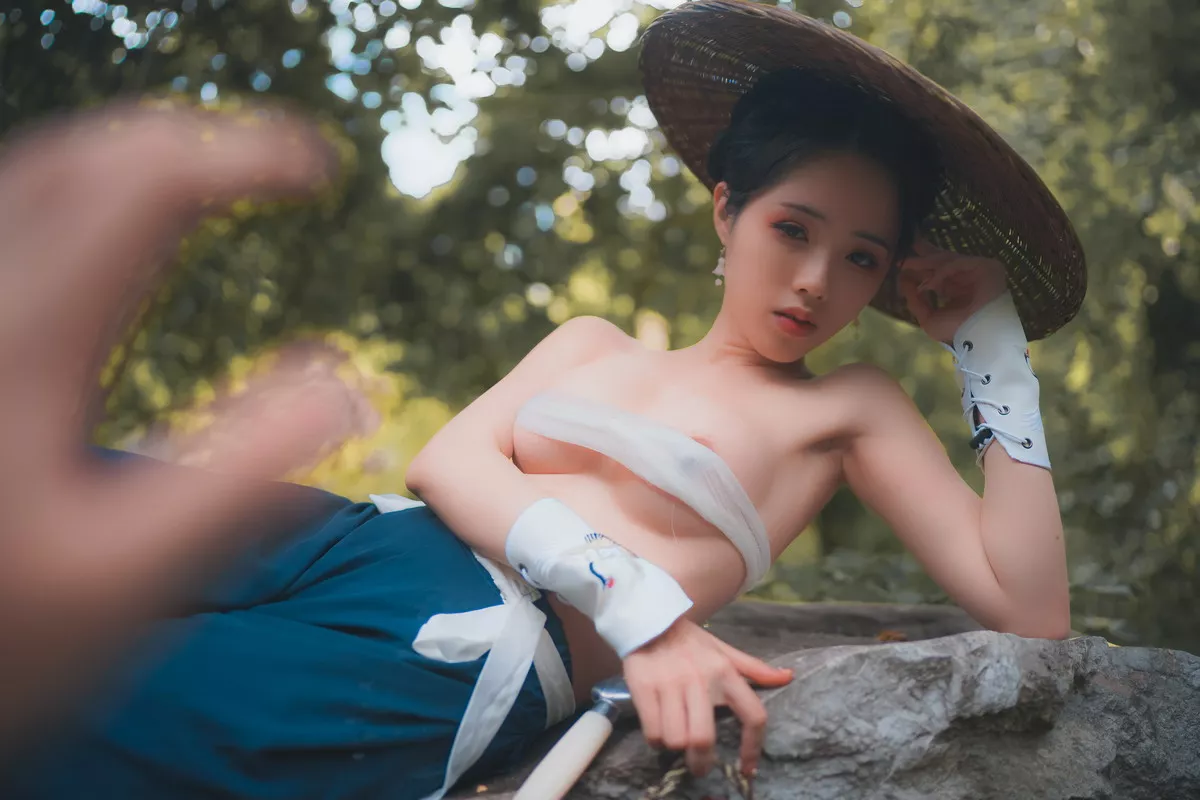 网络美女钛合金TiTi侠客主题户外丛林脱古装服饰薄纱裹身秀豪乳惹火诱惑写真50P
