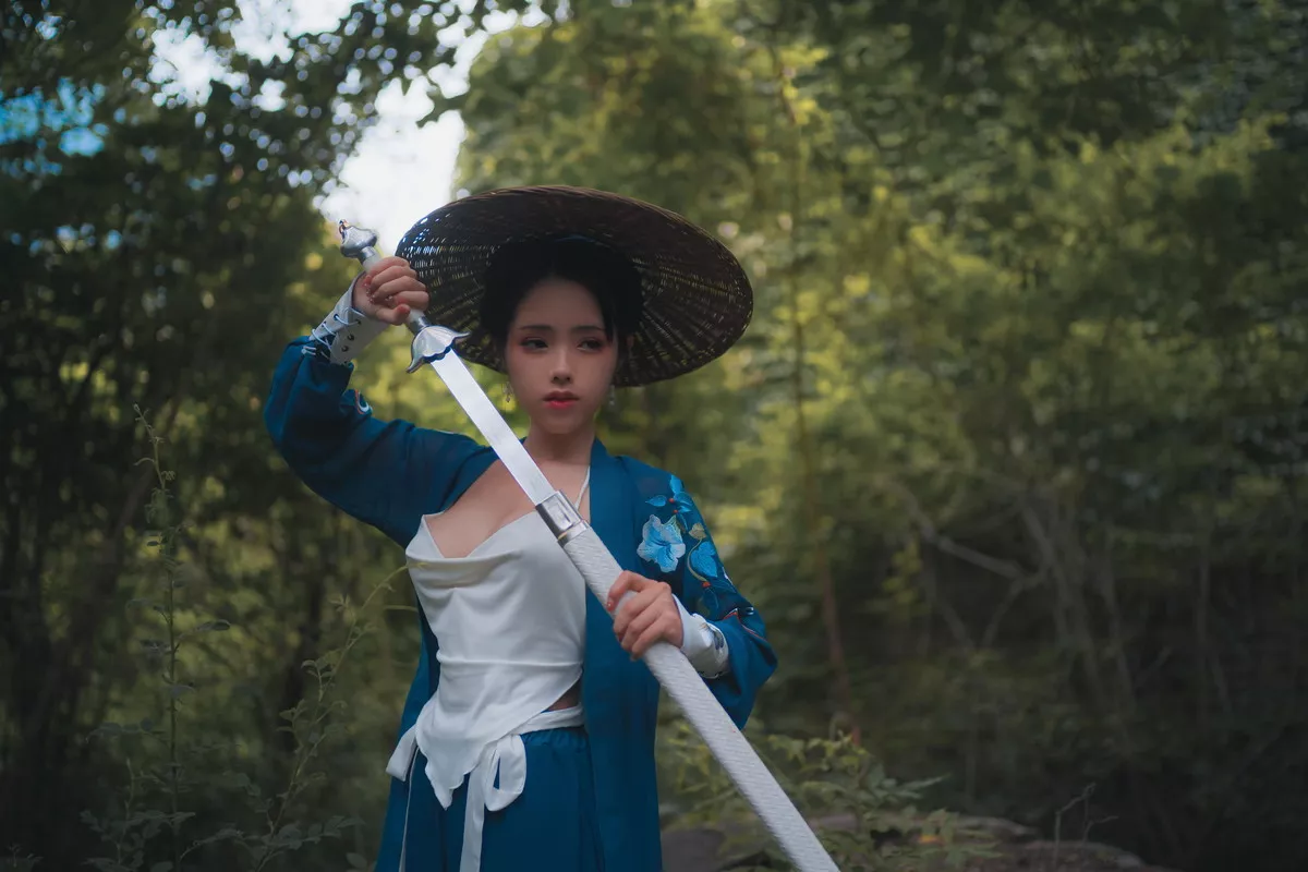 网络美女钛合金TiTi侠客主题户外丛林脱古装服饰薄纱裹身秀豪乳惹火诱惑写真50P