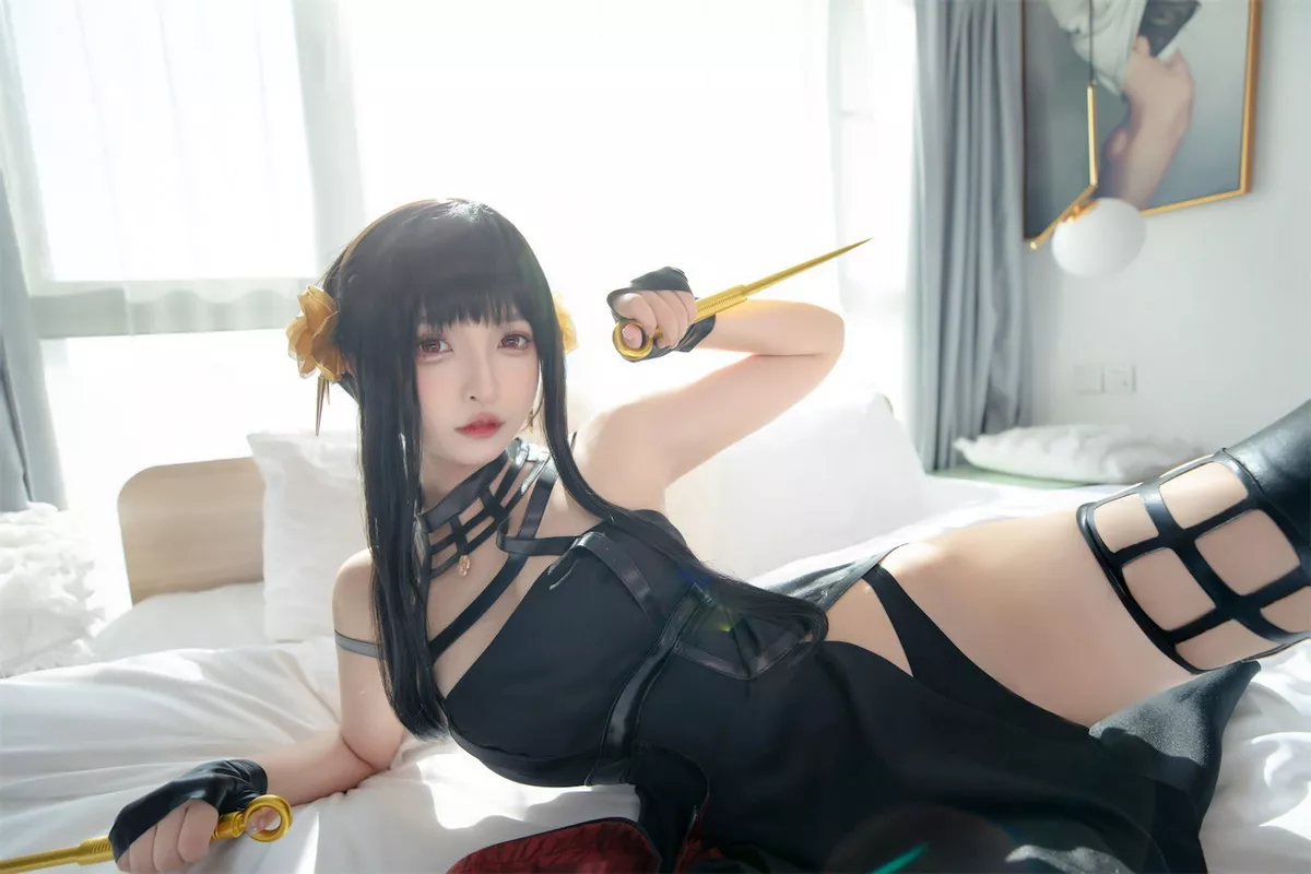 萝莉美女神楽板真冬约尔太太主题性感黑色吊裙配皮质腿袜秀翘臀美腿诱惑写真75P