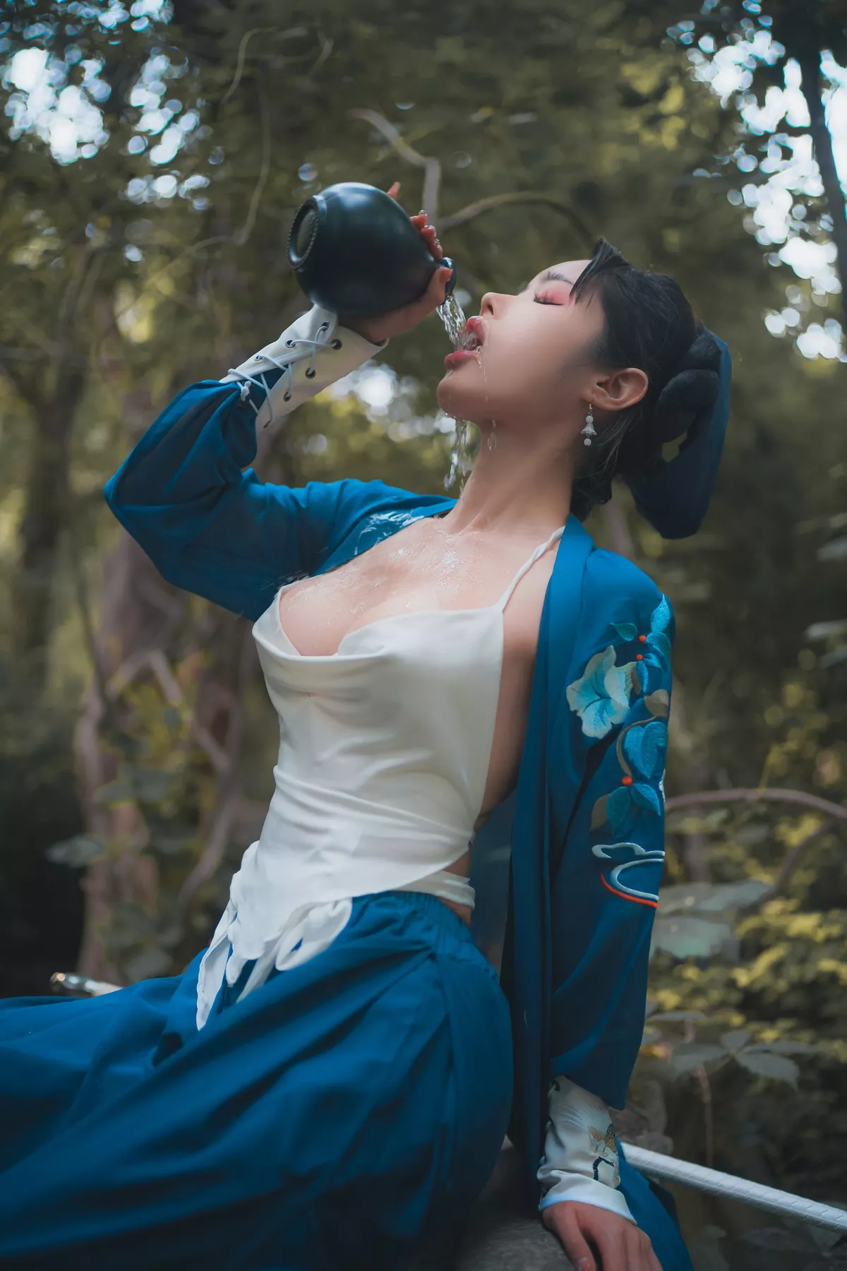 网络美女钛合金TiTi侠客主题户外丛林脱古装服饰薄纱裹身秀豪乳惹火诱惑写真50P