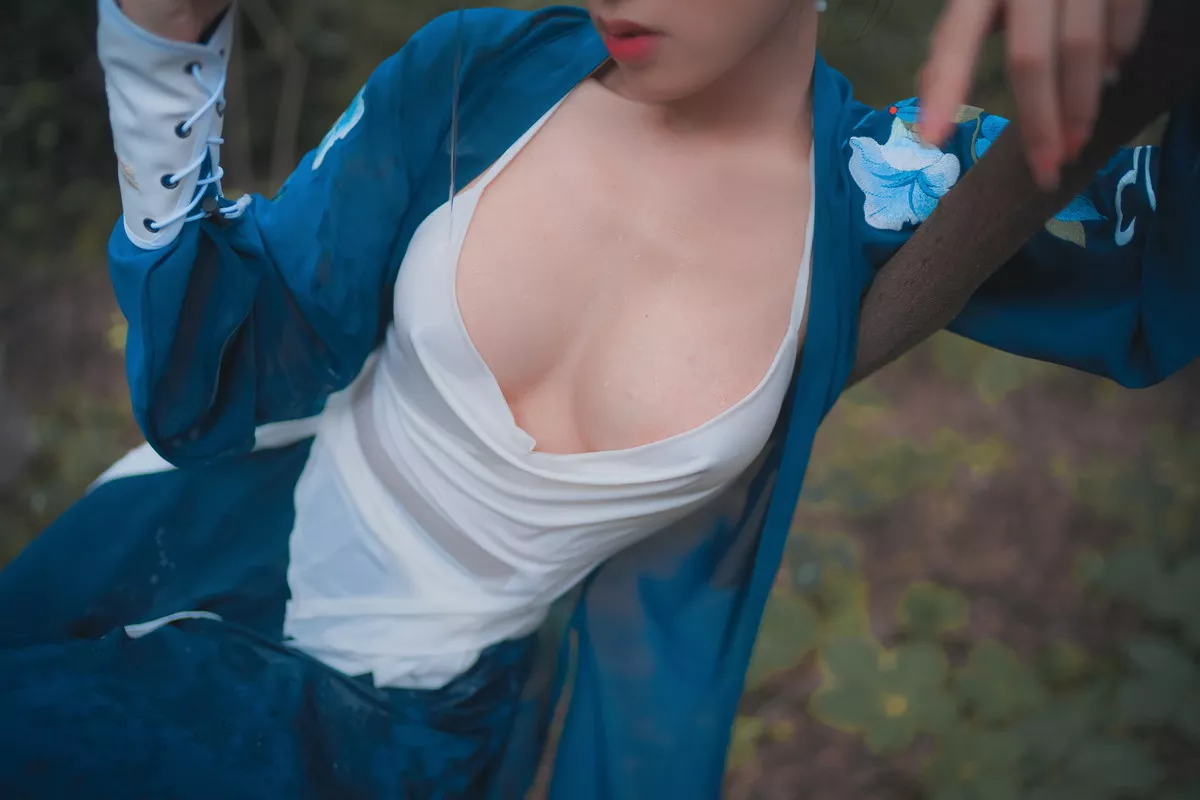 网络美女钛合金TiTi侠客主题户外丛林脱古装服饰薄纱裹身秀豪乳惹火诱惑写真50P
