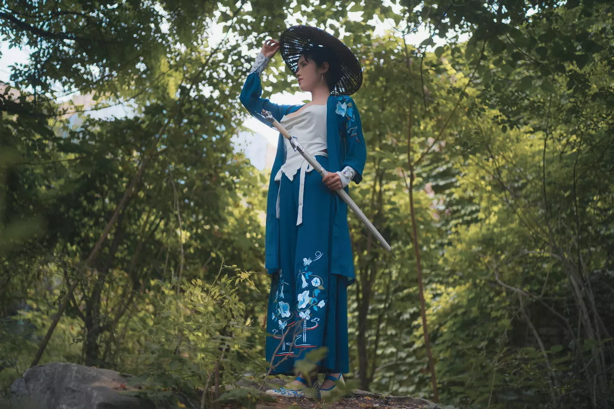 网络美女钛合金TiTi侠客主题户外丛林脱古装服饰薄纱裹身秀豪乳惹火诱惑写真50P