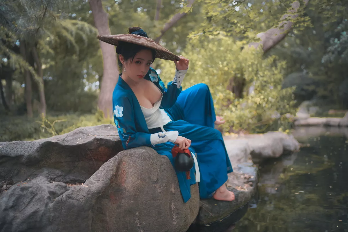 网络美女钛合金TiTi侠客主题户外丛林脱古装服饰薄纱裹身秀豪乳惹火诱惑写真50P