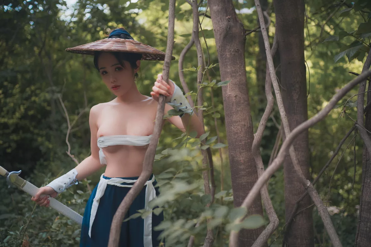 网络美女钛合金TiTi侠客主题户外丛林脱古装服饰薄纱裹身秀豪乳惹火诱惑写真50P