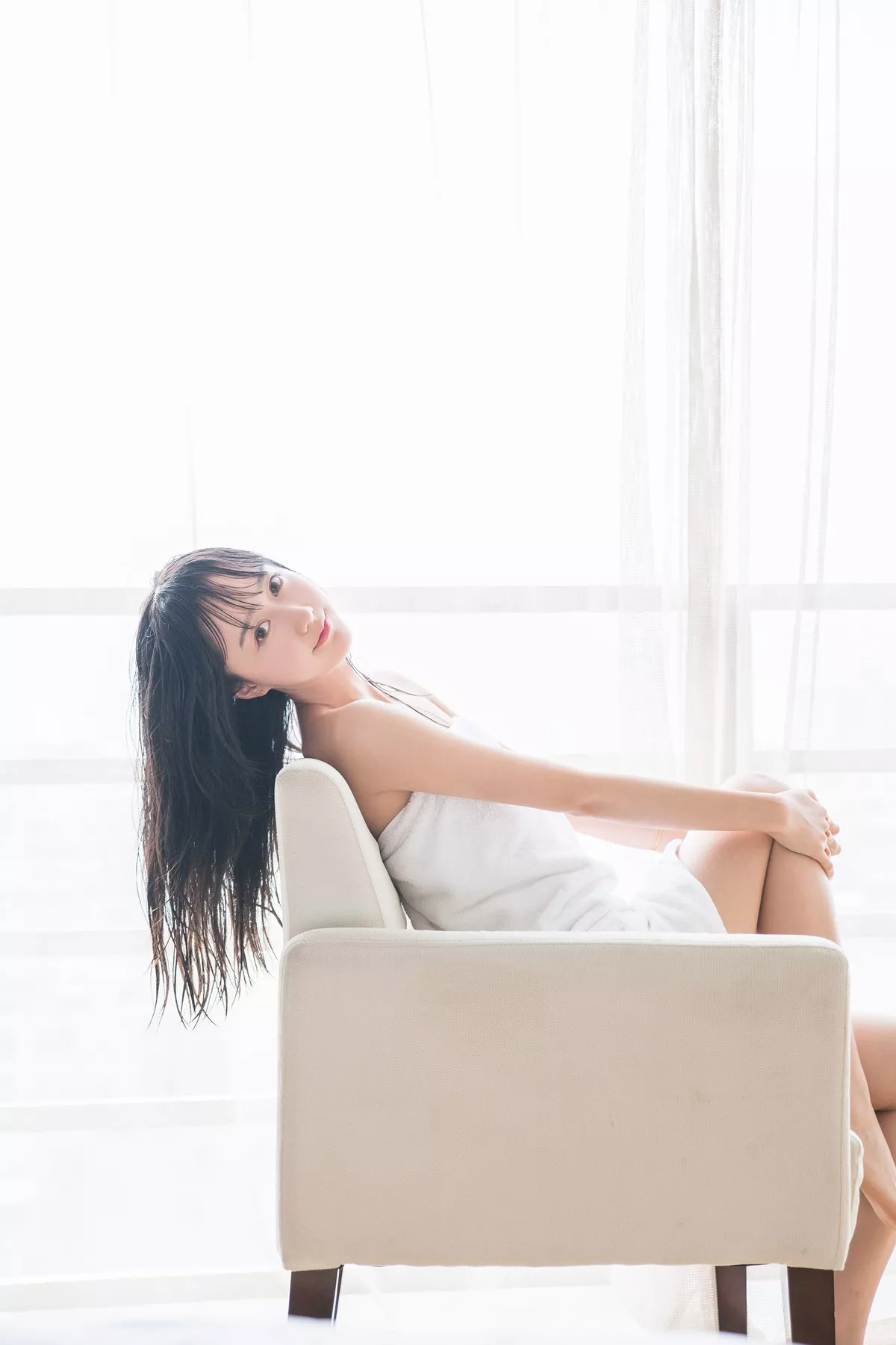 萌系小姐姐木绵绵OwO洗白白主题私房床上白色浴巾裹身秀白嫩肌肤迷人写真58P