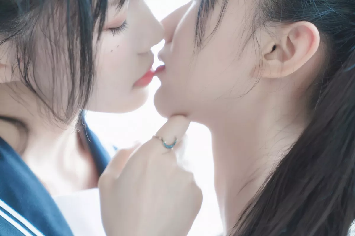萌系小姐姐木绵绵OwO＆桜桃喵她主题性感姐妹花JK制服系列秀美腿诱惑写真37P