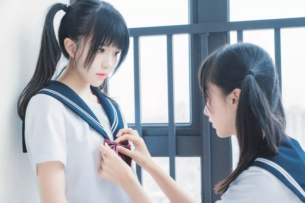 萌系小姐姐木绵绵OwO＆桜桃喵她主题性感姐妹花JK制服系列秀美腿诱惑写真37P