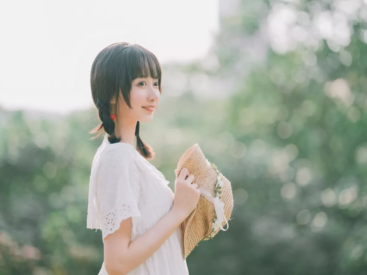 萌系小姐姐木绵绵OwO夏日彩虹主题户外夏日性感白色连衣裙配运动鞋靓丽写真29P