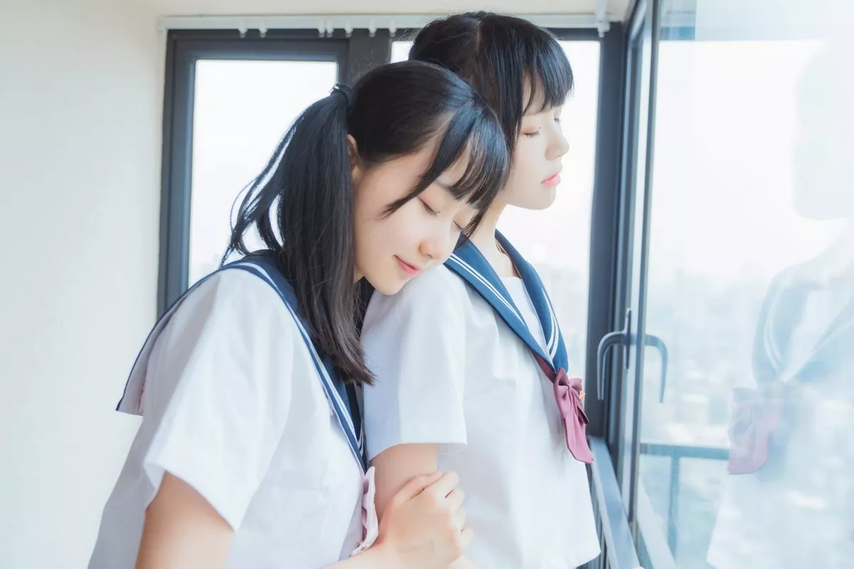 萌系小姐姐木绵绵OwO＆桜桃喵她主题性感姐妹花JK制服系列秀美腿诱惑写真37P