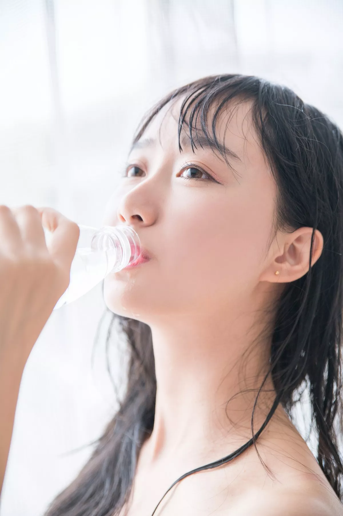 萌系小姐姐木绵绵OwO洗白白主题私房床上白色浴巾裹身秀白嫩肌肤迷人写真58P