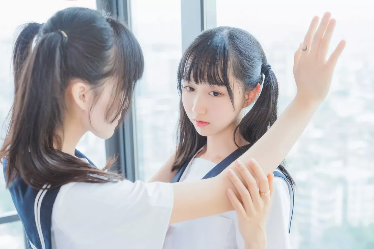 萌系小姐姐木绵绵OwO＆桜桃喵她主题性感姐妹花JK制服系列秀美腿诱惑写真37P