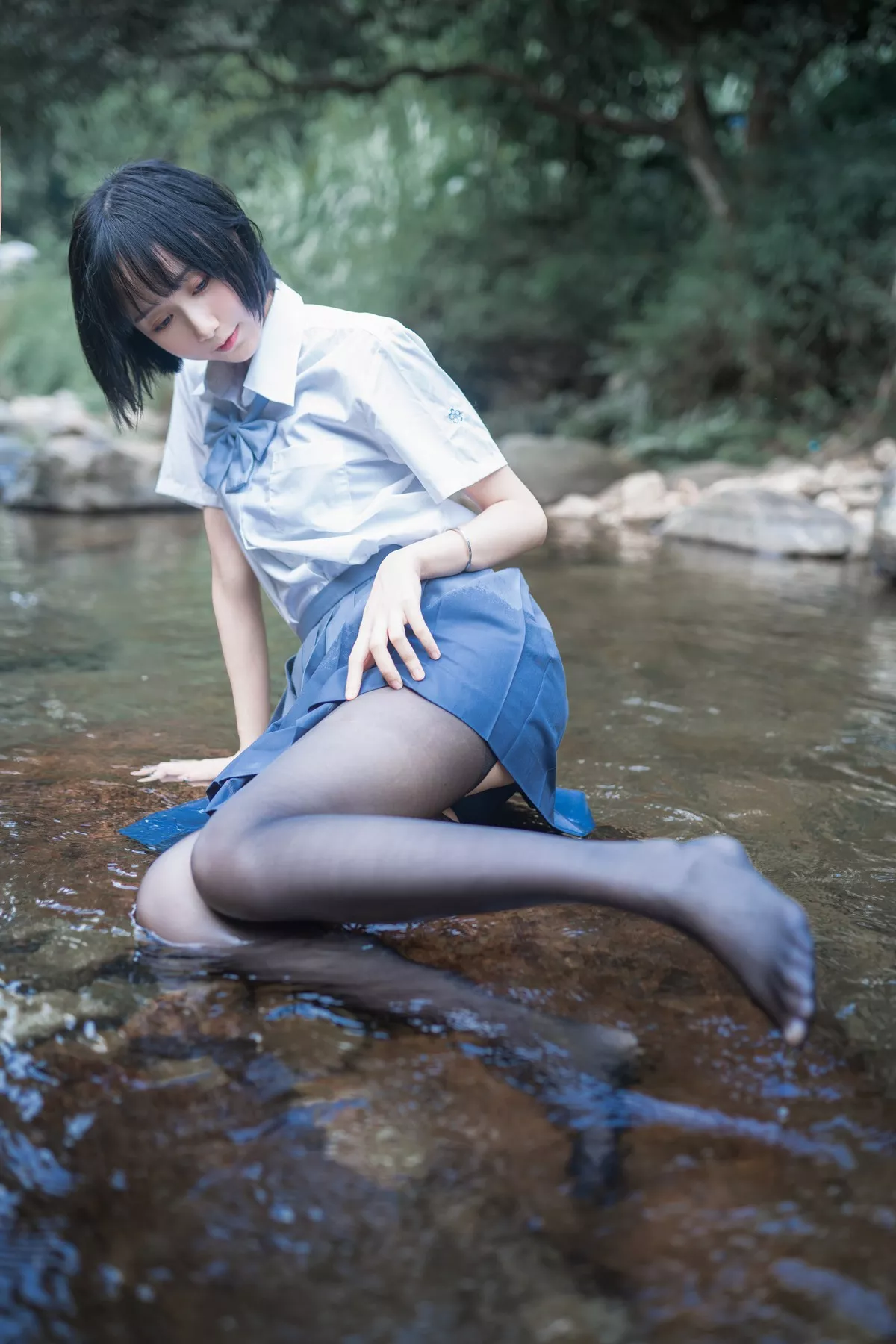 萌系小姐姐木绵绵OwO水色溪边制服主题户外脱JK制服露死库水迷人诱惑写真51P