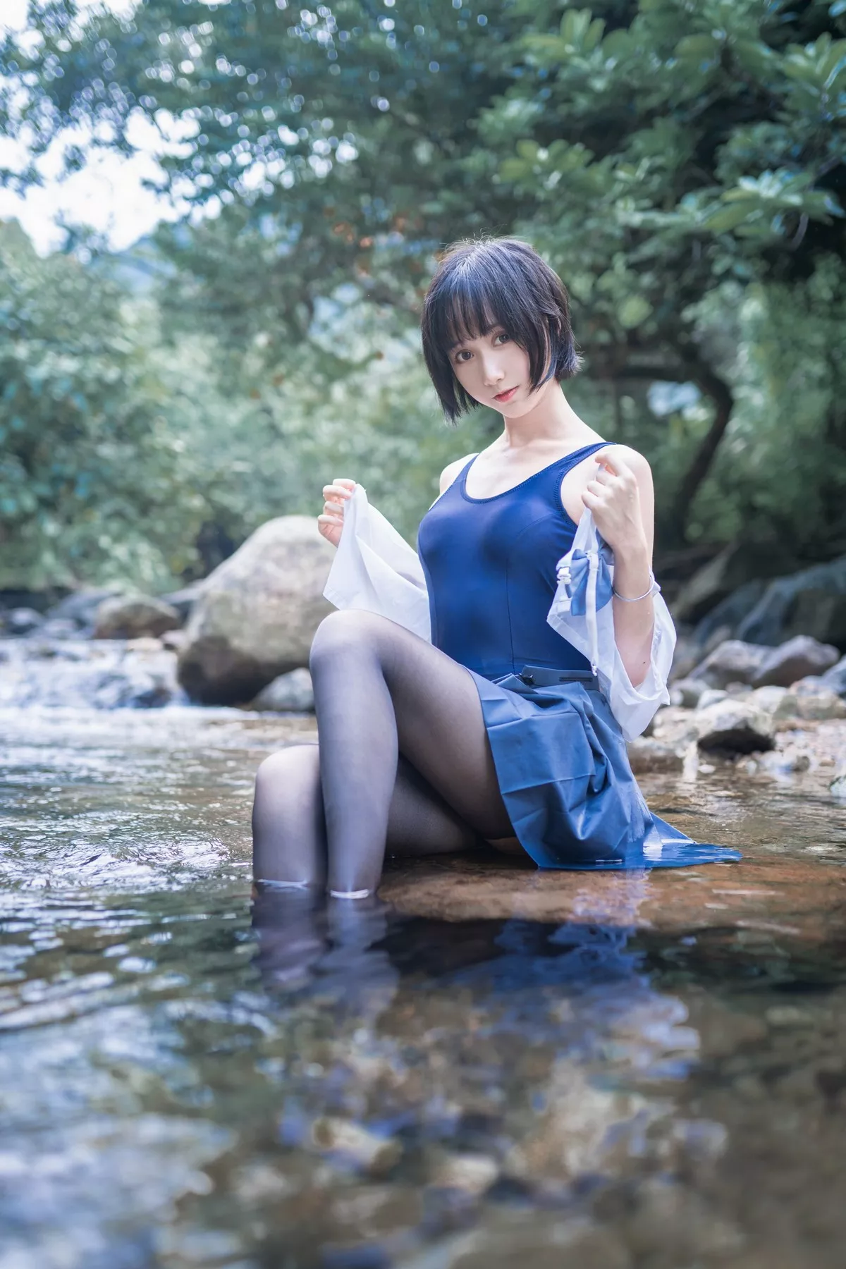 萌系小姐姐木绵绵OwO水色溪边制服主题户外脱JK制服露死库水迷人诱惑写真51P