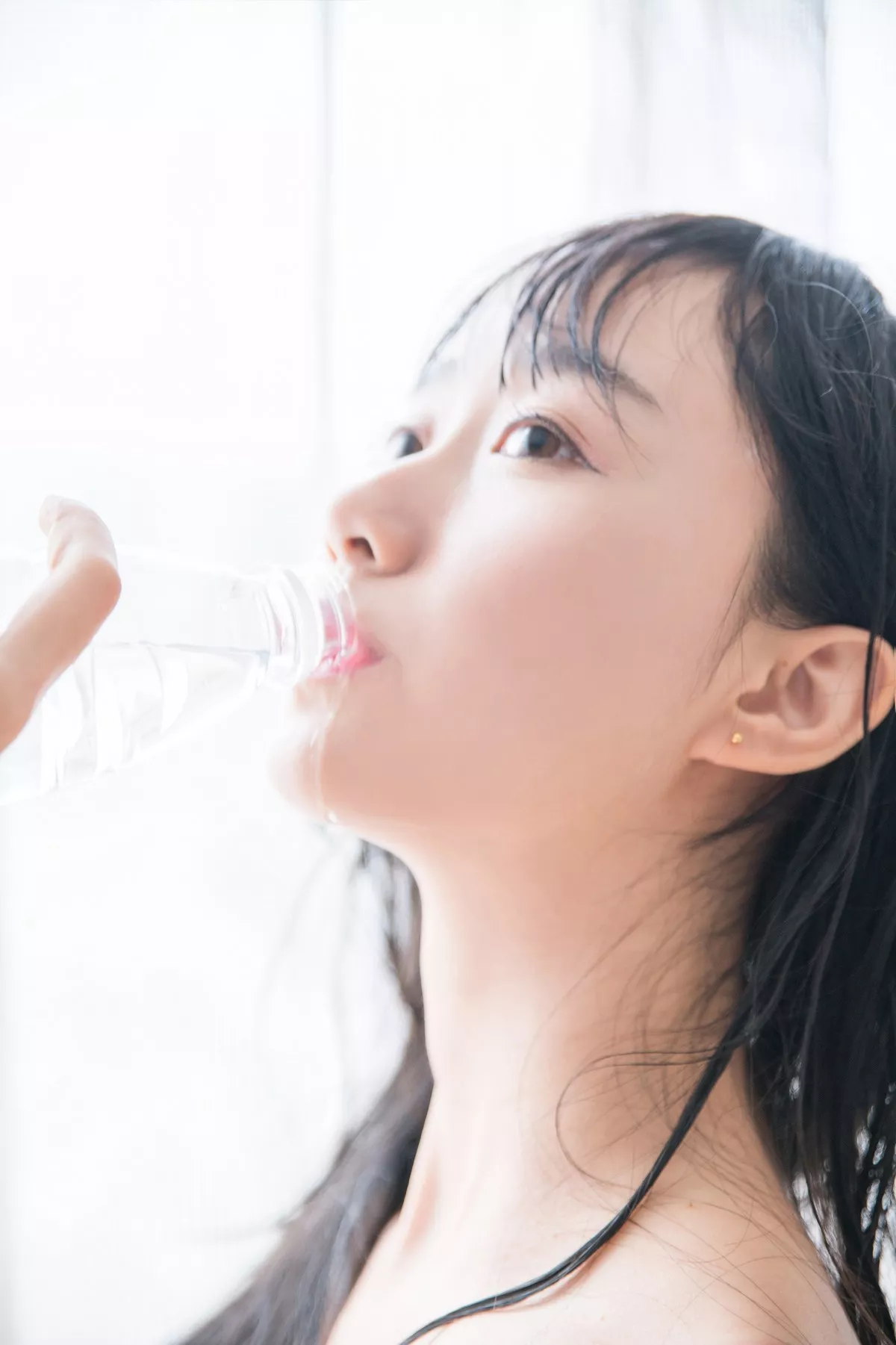 萌系小姐姐木绵绵OwO洗白白主题私房床上白色浴巾裹身秀白嫩肌肤迷人写真58P