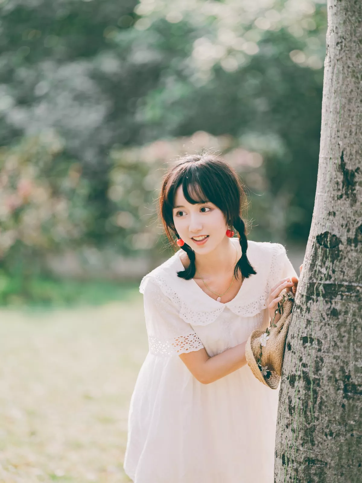萌系小姐姐木绵绵OwO夏日彩虹主题户外夏日性感白色连衣裙配运动鞋靓丽写真29P