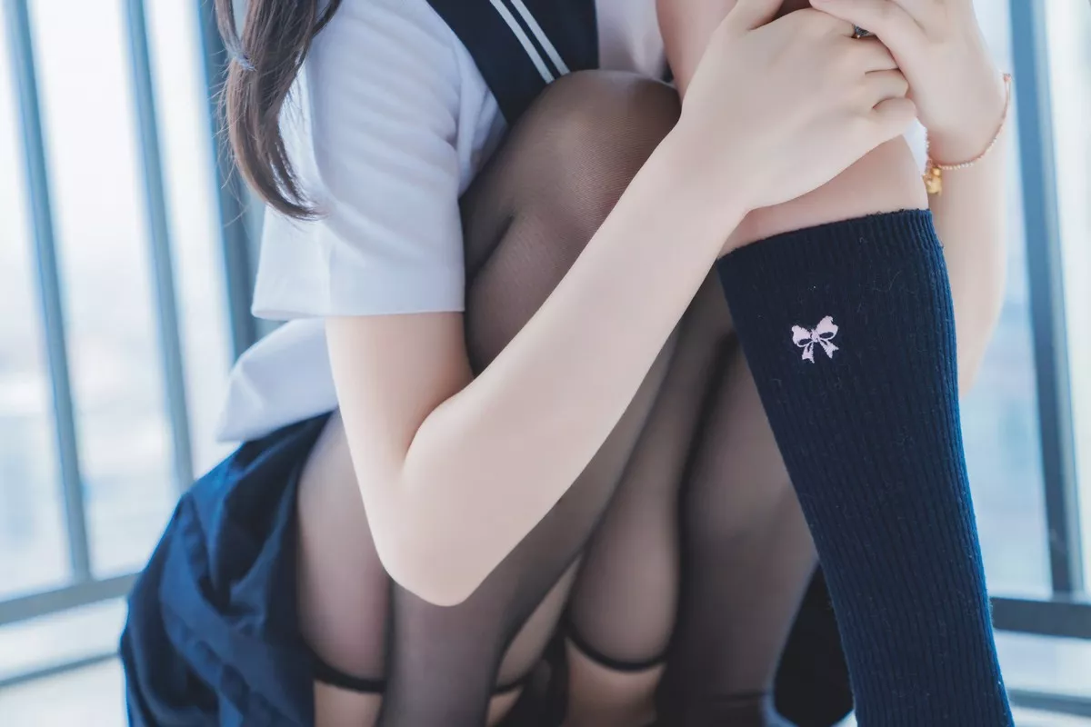 萌系小姐姐木绵绵OwO＆桜桃喵她主题性感姐妹花JK制服系列秀美腿诱惑写真37P