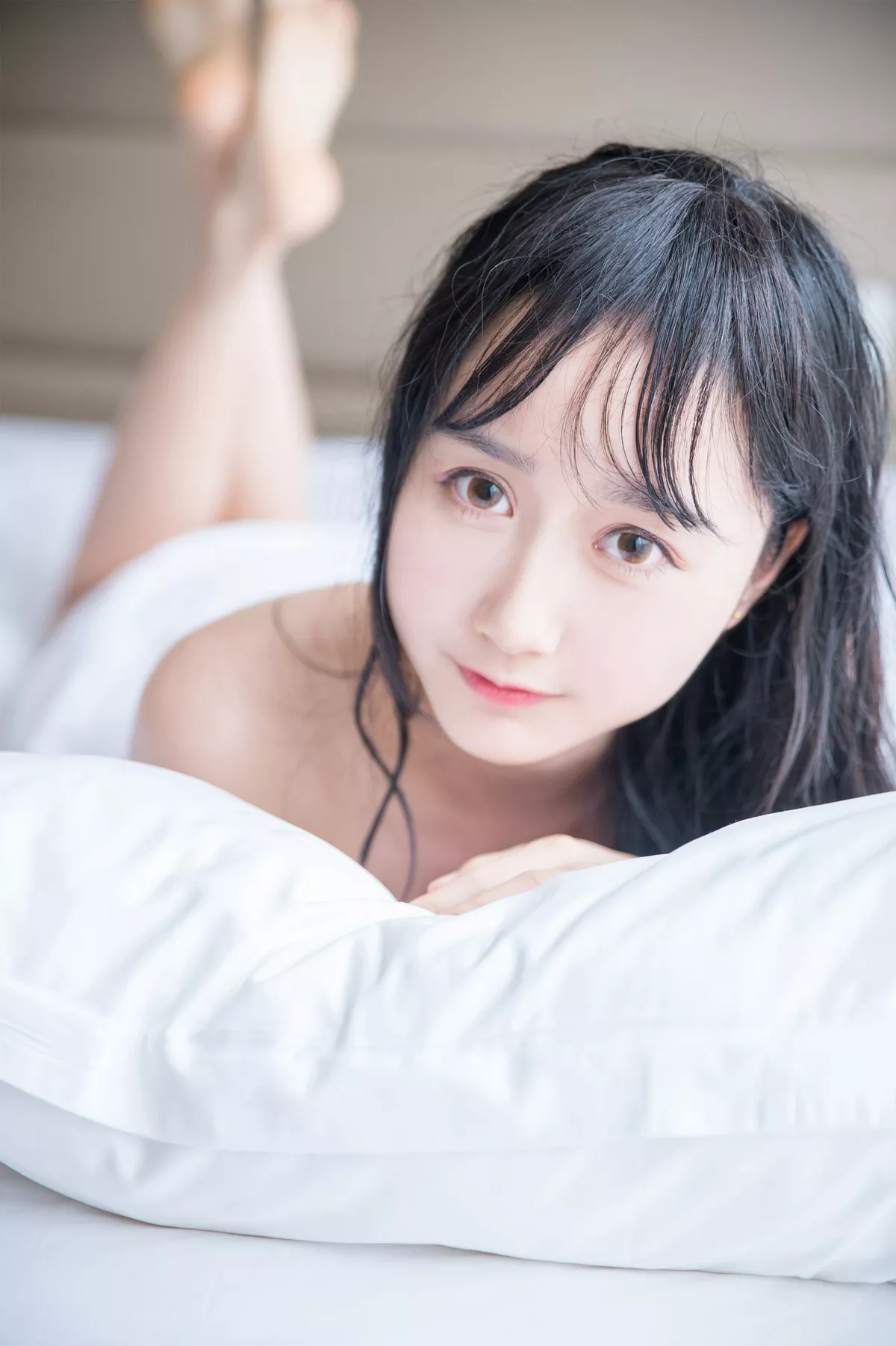 萌系小姐姐木绵绵OwO洗白白主题私房床上白色浴巾裹身秀白嫩肌肤迷人写真58P