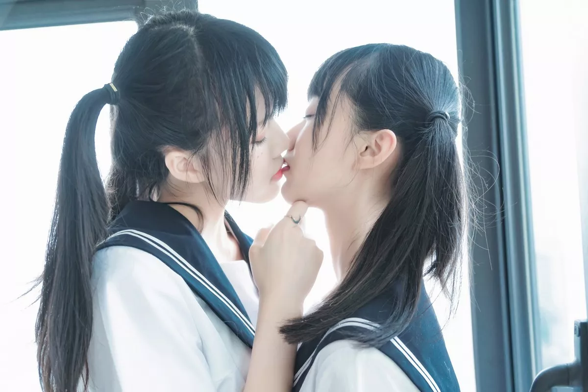 萌系小姐姐木绵绵OwO＆桜桃喵她主题性感姐妹花JK制服系列秀美腿诱惑写真37P
