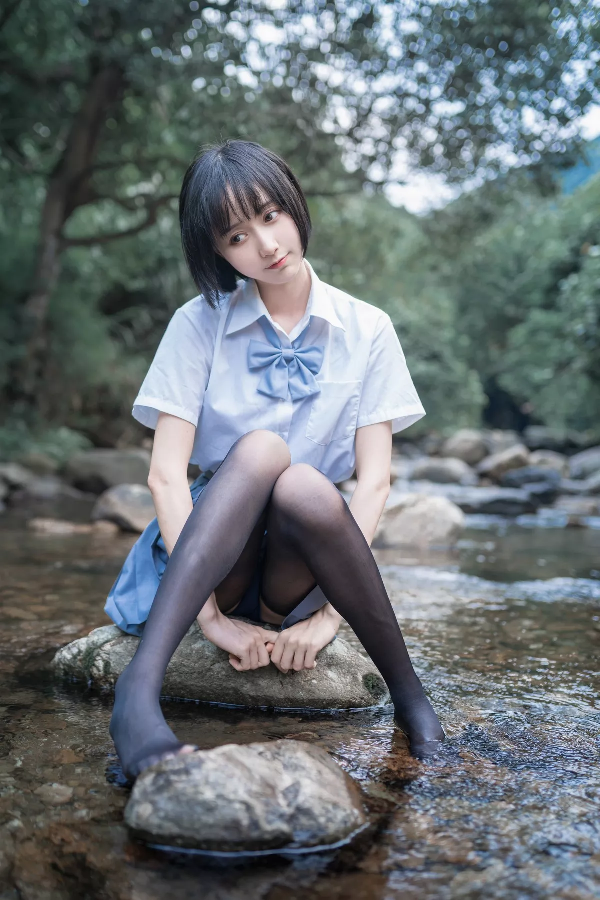 萌系小姐姐木绵绵OwO水色溪边制服主题户外脱JK制服露死库水迷人诱惑写真51P