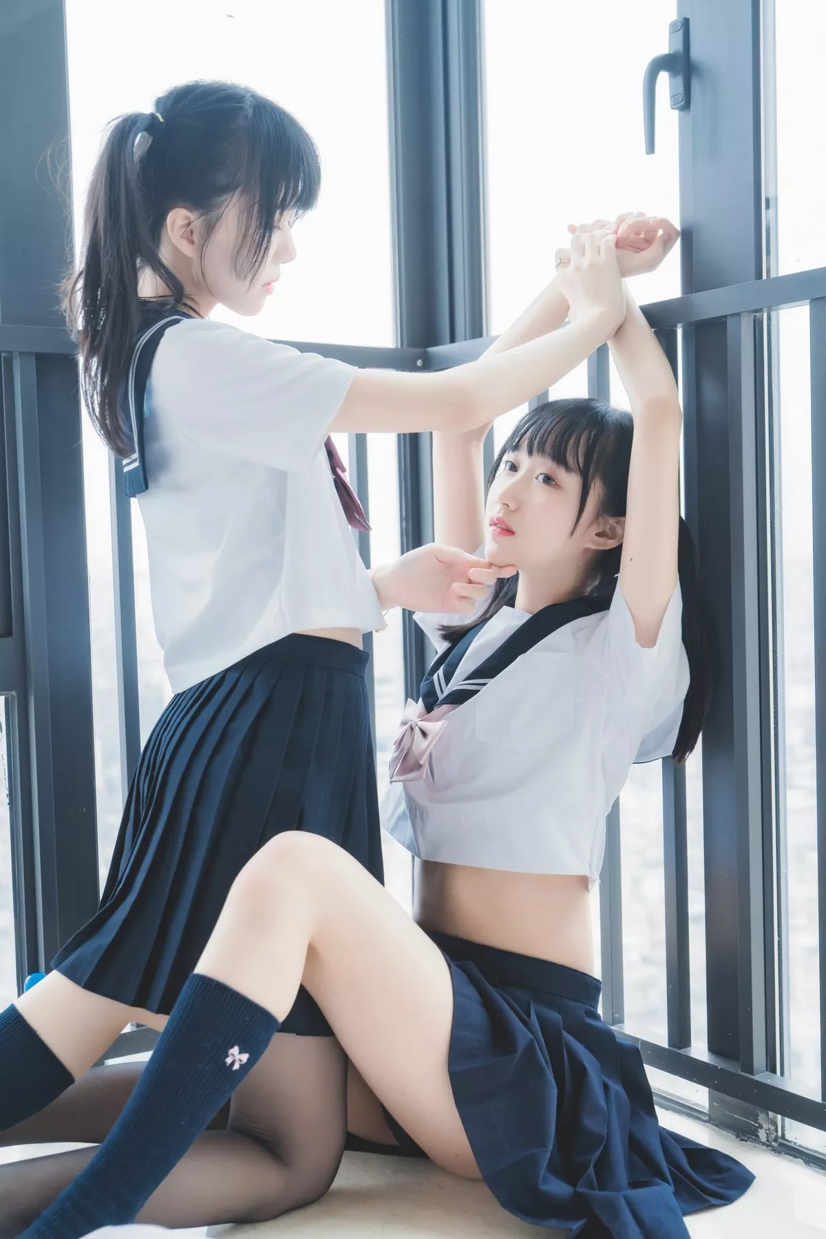 萌系小姐姐木绵绵OwO＆桜桃喵她主题性感姐妹花JK制服系列秀美腿诱惑写真37P
