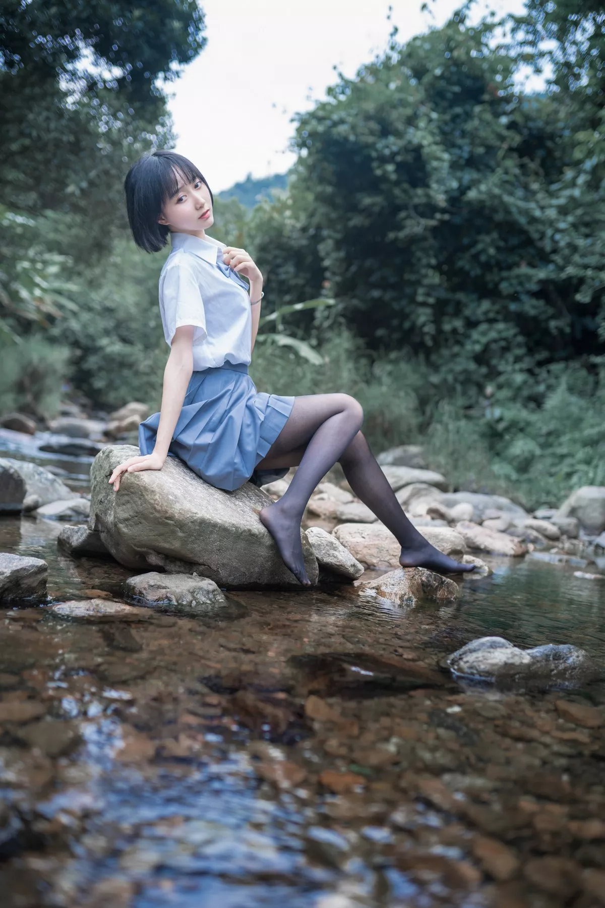 萌系小姐姐木绵绵OwO水色溪边制服主题户外脱JK制服露死库水迷人诱惑写真51P