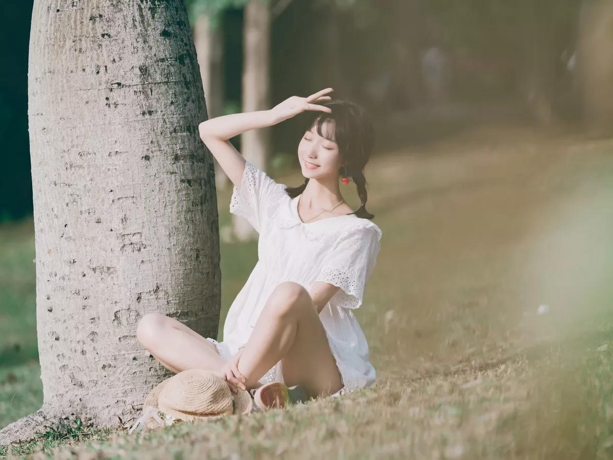 萌系小姐姐木绵绵OwO夏日彩虹主题户外夏日性感白色连衣裙配运动鞋靓丽写真29P